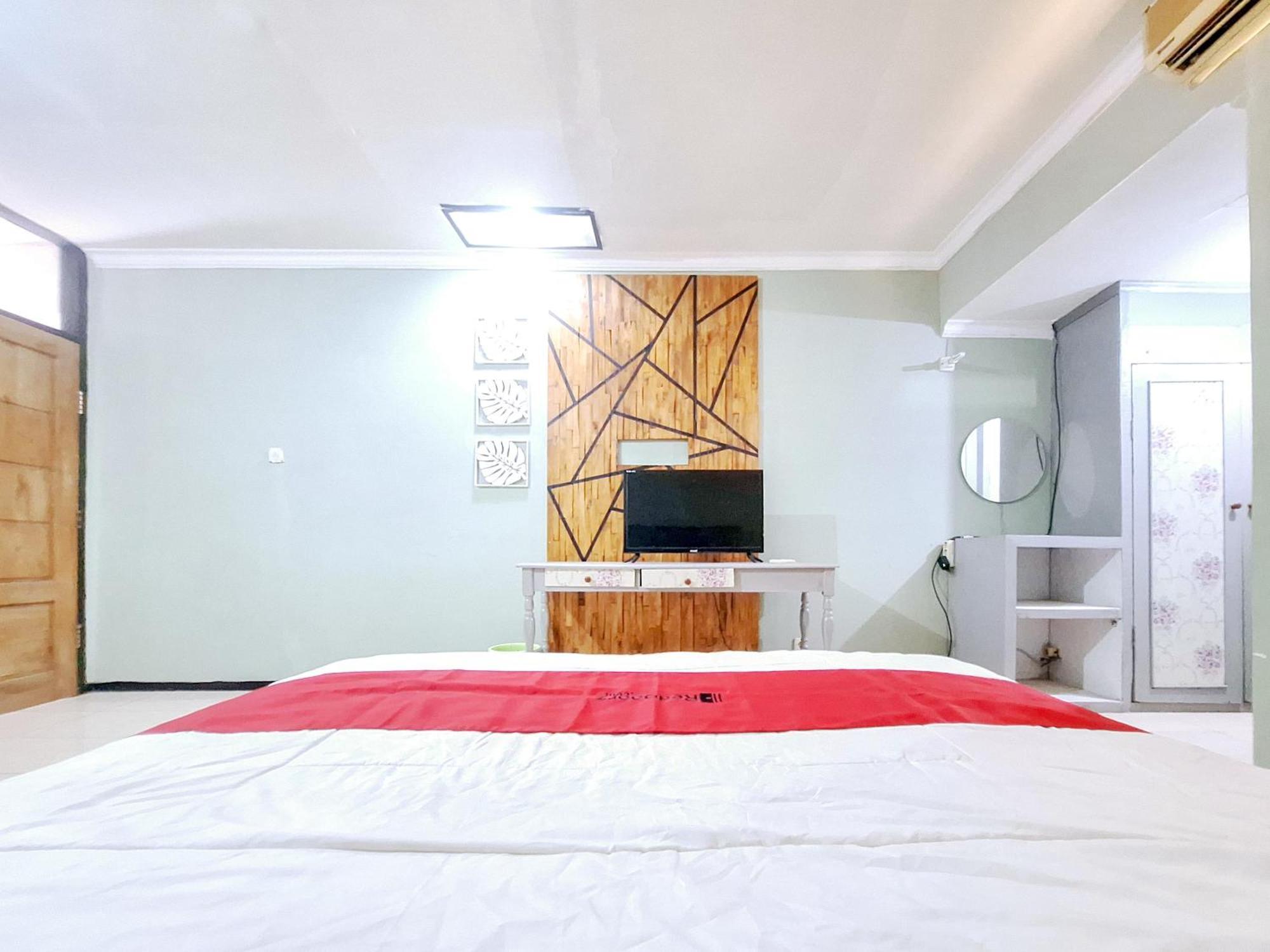 Reddoorz Near Stadion Semeru Lumajang Jawa Timur Extérieur photo