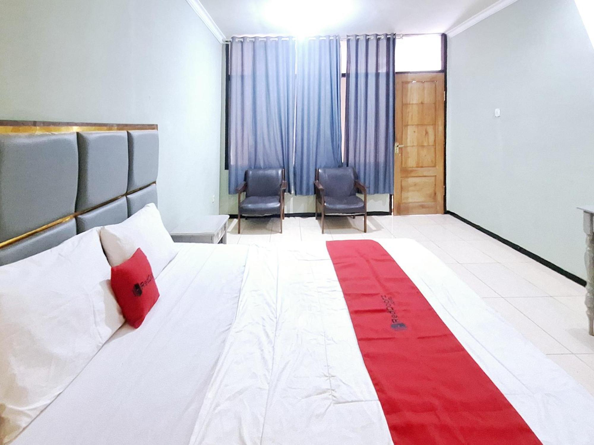Reddoorz Near Stadion Semeru Lumajang Jawa Timur Extérieur photo